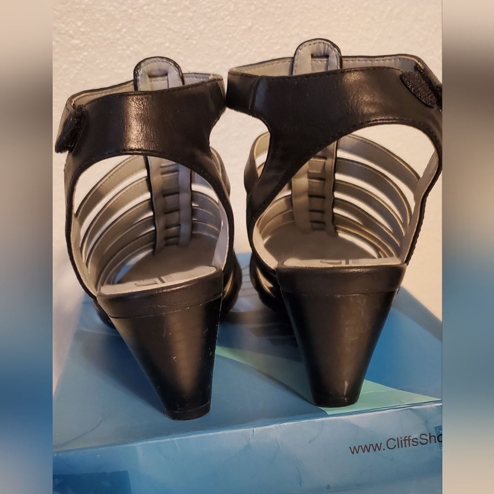 Women's 8 Cliffs Shoes Strappy Sandals Black Heels - Picture 5 of 11
